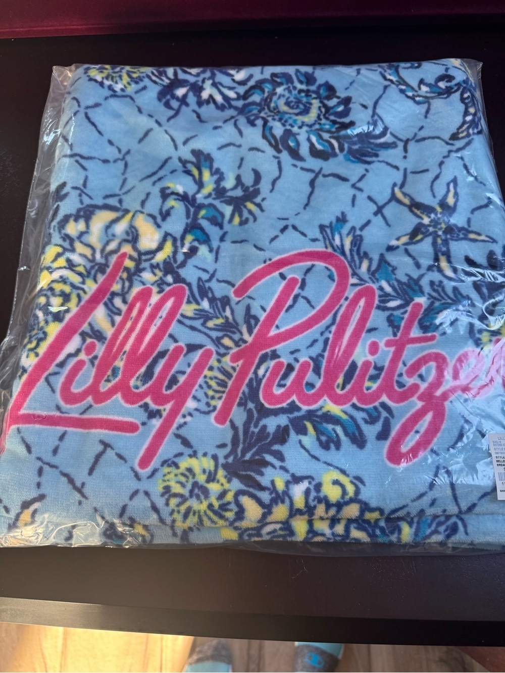 Lilly Pulitzer Beach Towel in BELLEVUE BLUE BREAKERS BEACH GWP - Picture 2 of 6